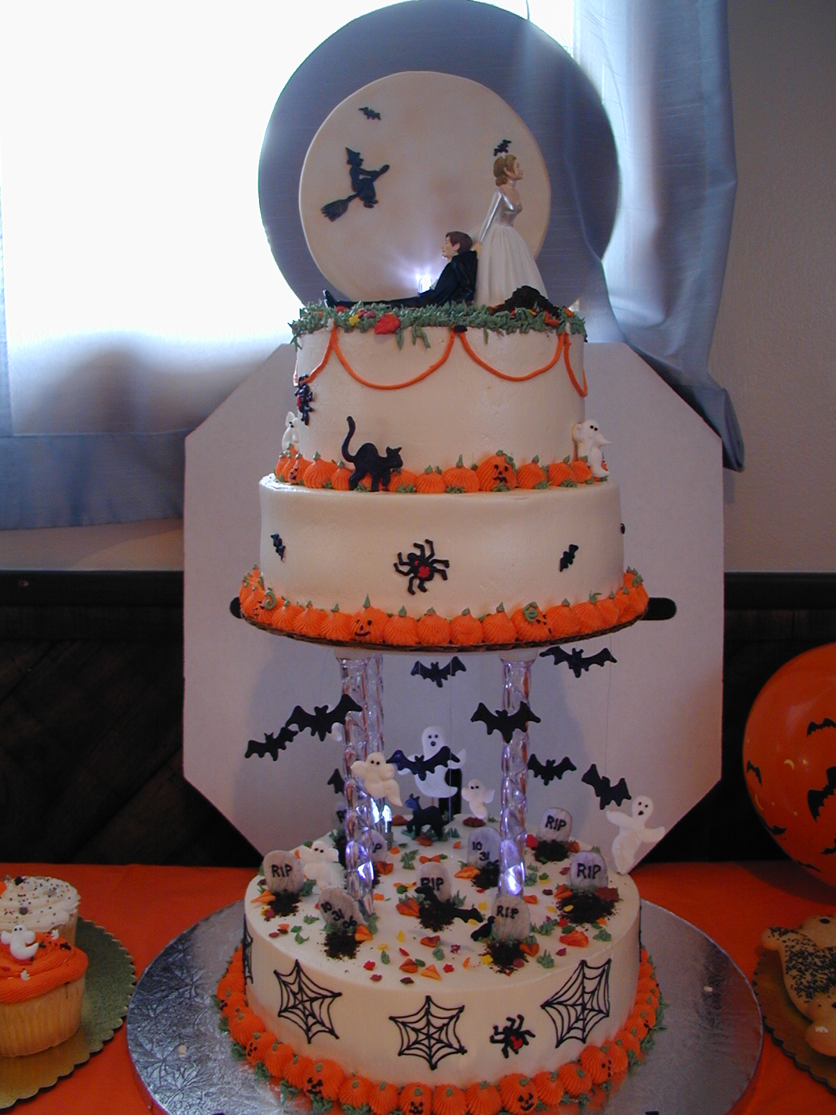 Scary Halloween Wedding Shower Cakes