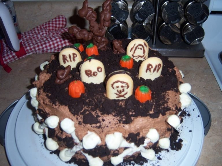 20 Beautiful Halloween Wedding Cake Ideas